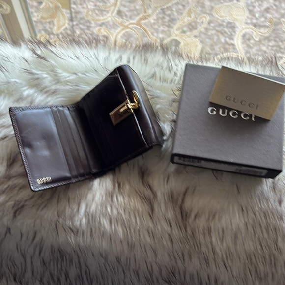 - GUCCI small bifold leather wallet with soft leather lining. Full inclusi… - Picture 6 of 15